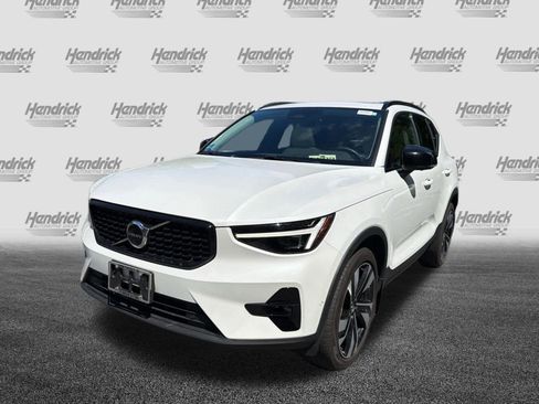 Certified 2023 Volvo XC40 B5 Ultimate w/ Protection Package Premier AWD/4WD image 43