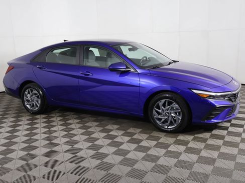 Used 2024 Hyundai Elantra SEL FWD image 13