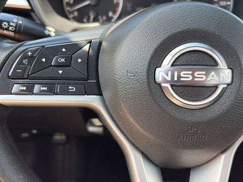 Used 2025 Nissan Altima 2.5 SV FWD image 9