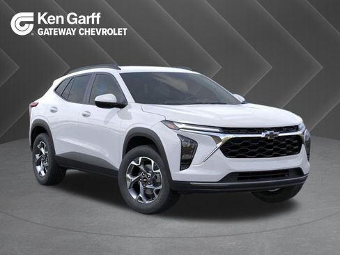 New 2026 Chevrolet Trax LT w/ Driver Confidence Package FWD image 1