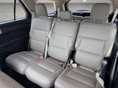 Used 2021 Ford Explorer 2WD image 23