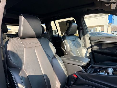 Used 2023 Jeep Grand Cherokee Overland w/ Luxury Tech Group IV image 46