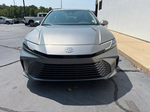 Used 2026 Toyota Camry XLE FWD image 4