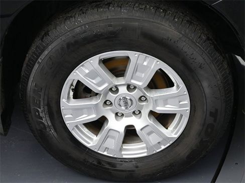 Used 2017 Nissan Titan SV image 6