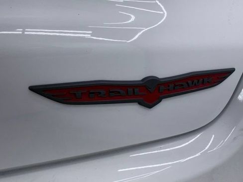 Used 2025 Jeep Compass Trailhawk AWD/4WD image 12