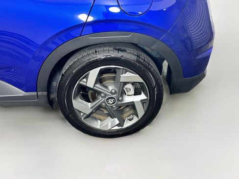 Used 2025 Hyundai Venue SEL FWD image 11