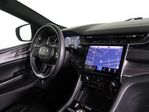Used 2023 Jeep Grand Cherokee Overland w/ Luxury Tech Group IV AWD/4WD image 30