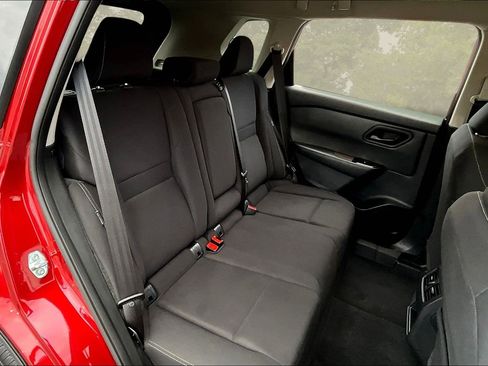 Used 2024 Nissan Rogue S image 27