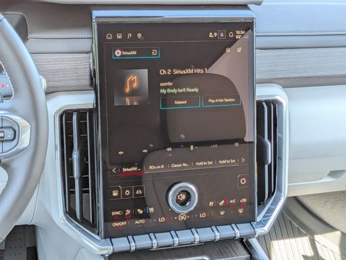 New 2026 GMC Acadia Denali w/ Super Cruise Package FWD image 19