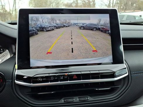 New 2026 Jeep Compass Latitude image 16