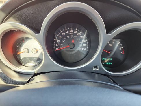 Used 2010 Chrysler Sebring Limited FWD image 22