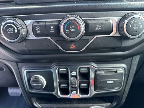 Used 2021 Jeep Gladiator Overland AWD/4WD image 30