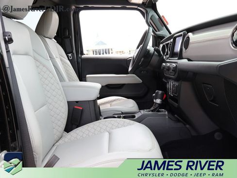Used 2023 Jeep Gladiator Overland AWD/4WD image 9