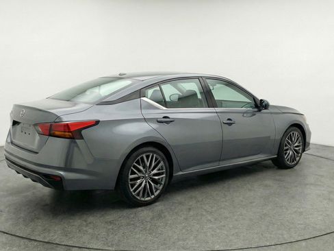 Used 2025 Nissan Altima 2.5 SV FWD image 9