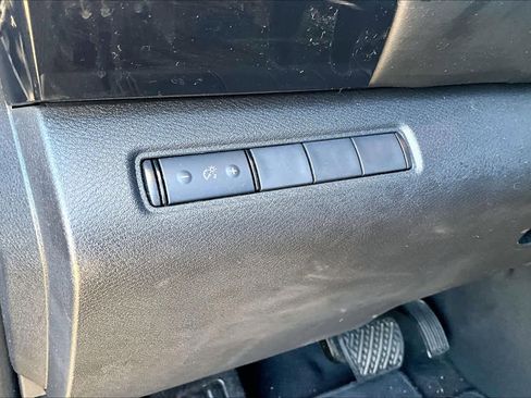 Used 2023 Nissan Pathfinder S image 31