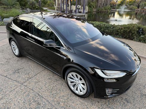Used 2017 Tesla Model X 75D AWD/4WD image 6