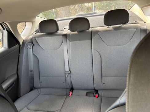 Used 2025 Kia K4 LXS image 39