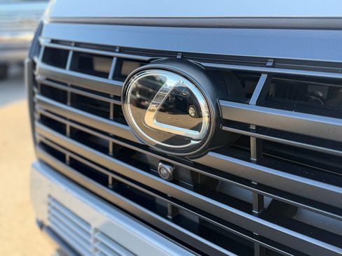 Used 2025 Lexus GX 550 image 35