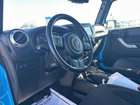 Used 2018 Jeep Wrangler Unlimited Rubicon w/ Cold Weather Group AWD/4WD image 14