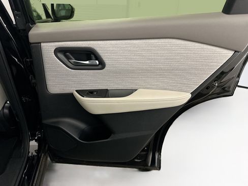 Used 2023 Nissan Rogue SV image 31