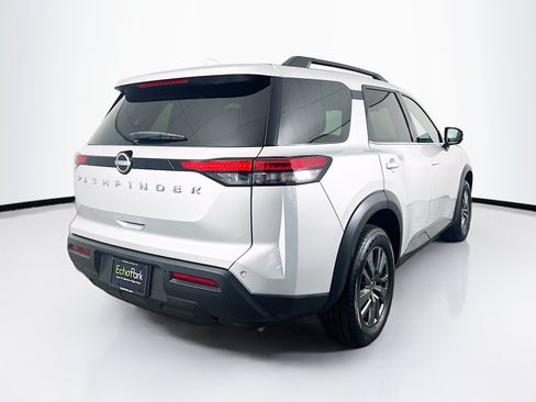 Used 2025 Nissan Pathfinder SV FWD image 9