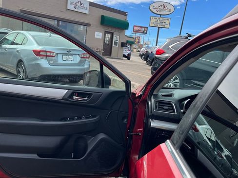 Used 2018 Subaru Outback 2.5i Premium image 10