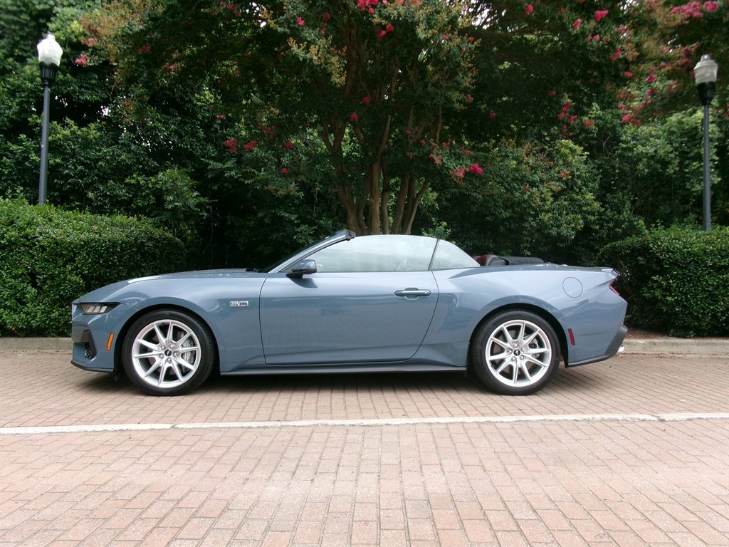 Used 2025 Ford Mustang GT Premium RWD image 11