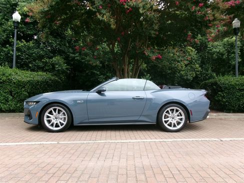 Used 2025 Ford Mustang GT Premium RWD image 11