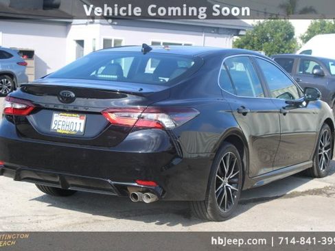Used 2023 Toyota Camry SE image 5