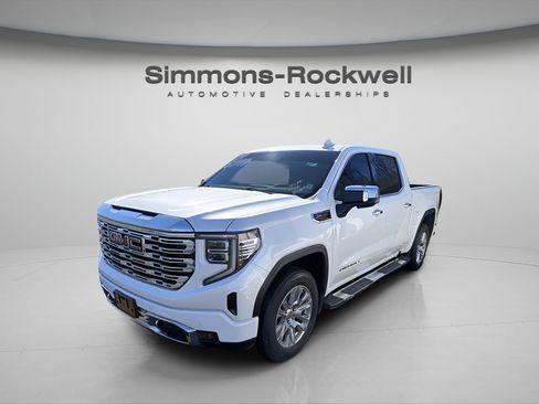 Used 2024 GMC Sierra 1500 Denali w/ Technology Package AWD/4WD image 1