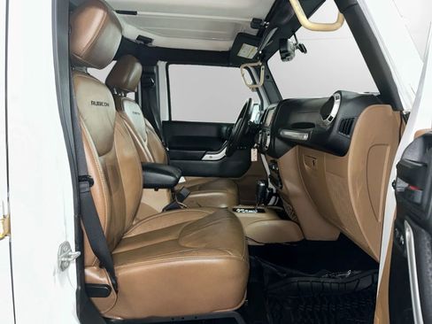 Used 2016 Jeep Wrangler Unlimited Rubicon w/ Connectivity Group AWD/4WD image 22