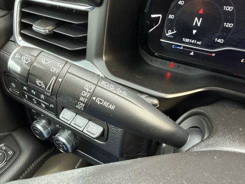 Used 2022 GMC Yukon XL Denali image 29