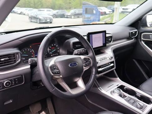 Used 2023 Ford Explorer XLT w/ Equipment Group 202A AWD/4WD image 6
