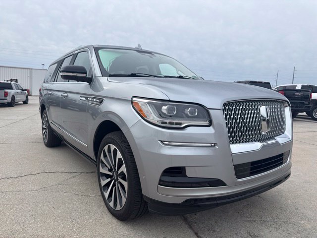Used 2023 Lincoln Navigator L Reserve AWD/4WD image 7