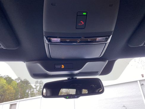 Used 2025 Nissan Armada SL image 32