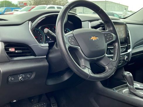 Used 2020 Chevrolet Traverse LT w/ LT Premium Package AWD/4WD image 2