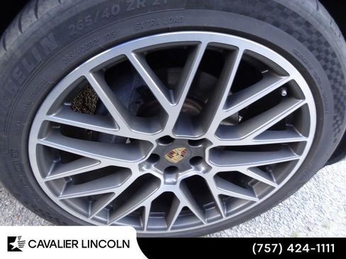 Used 2019 Porsche Macan AWD/4WD image 12