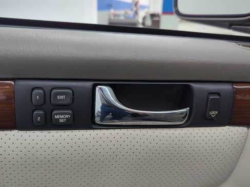 Used 2000 Cadillac Seville STS w/ Convenience Pkg FWD image 10