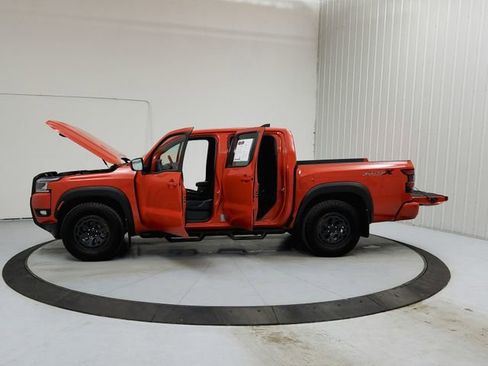 Used 2025 Nissan Frontier Pro-X image 12