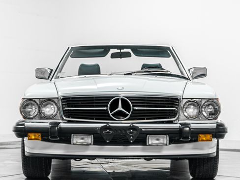 Used 1987 Mercedes-Benz 560 SL image 4