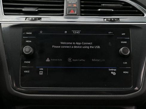 Used 2021 Volkswagen Tiguan SE R-Line image 31