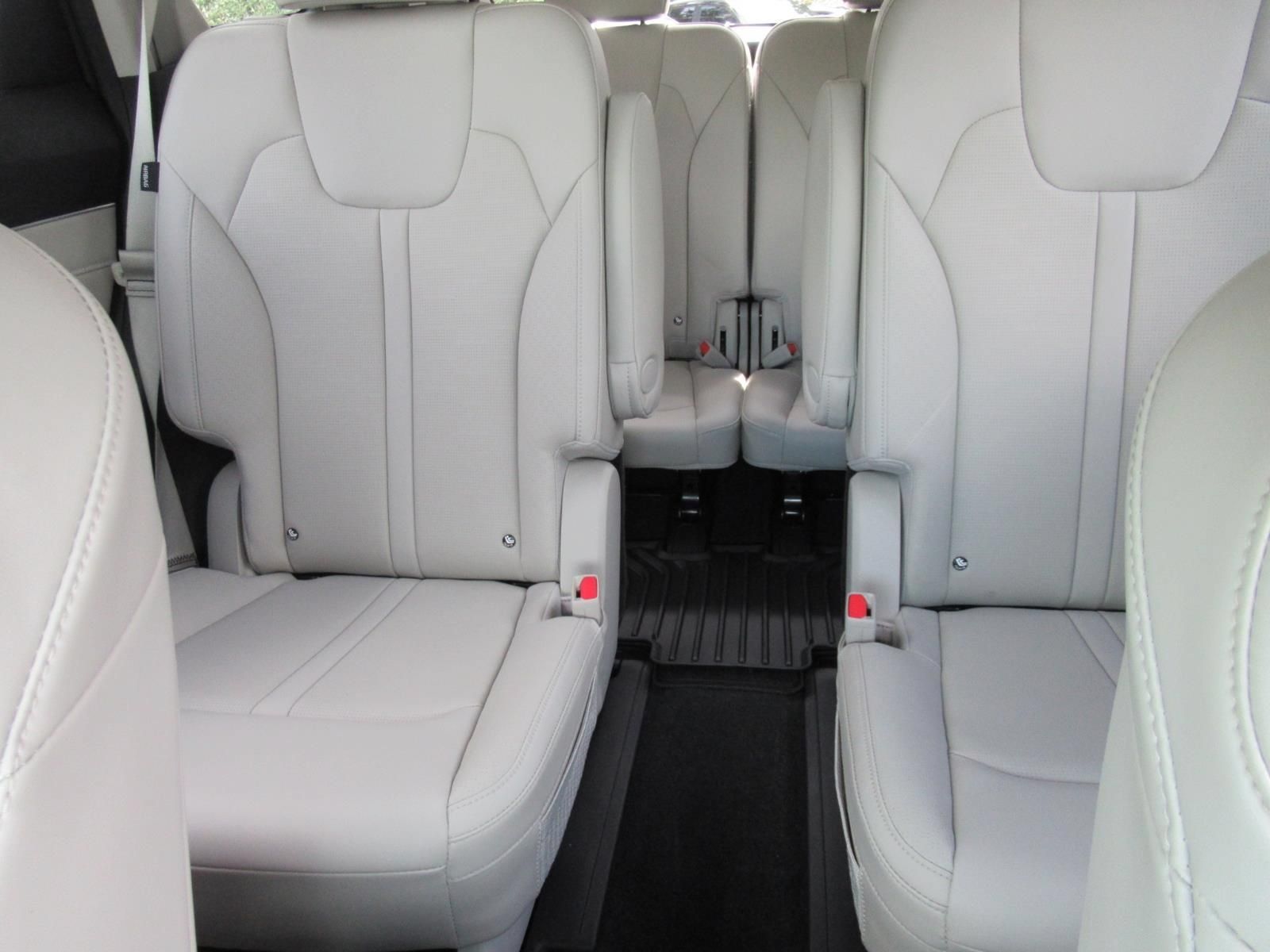 Used 2025 Kia Sorento SX FWD image 40