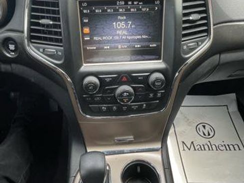 Used 2017 Jeep Grand Cherokee Laredo w/ Quick Order Package 23E image 19