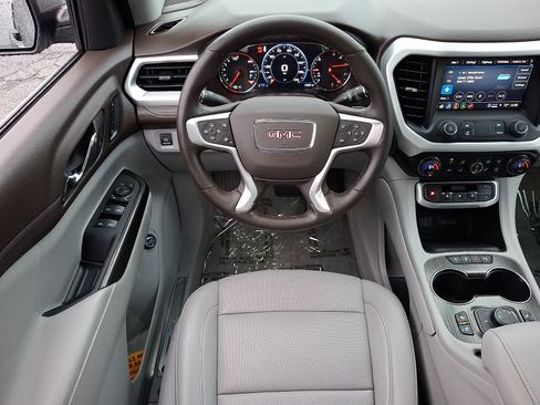 Certified 2023 GMC Acadia SLT w/ Technology Package AWD/4WD image 11