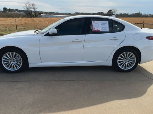Used 2022 Alfa Romeo Giulia Sprint image 4