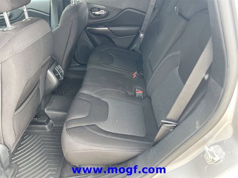 Used 2020 Jeep Cherokee Latitude image 19