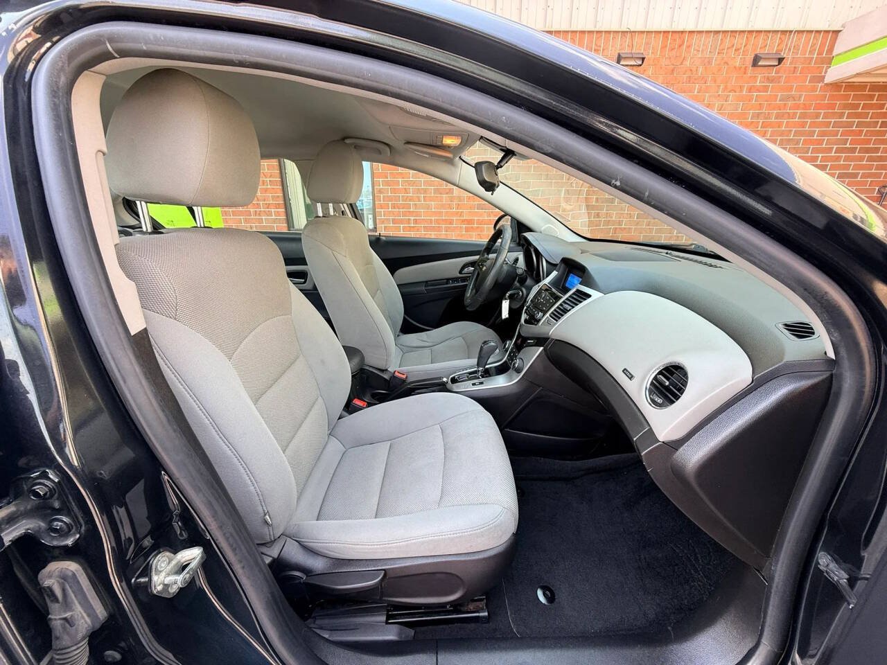 Used 2015 Chevrolet Cruze LT FWD image 22