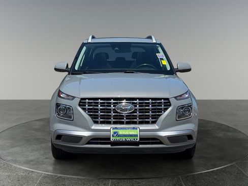 Used 2022 Hyundai Venue SEL FWD image 2