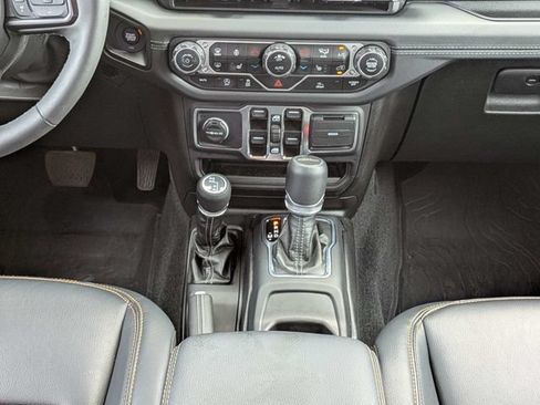 Used 2025 Jeep Gladiator Sport AWD/4WD image 18