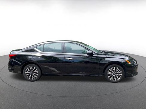 Used 2025 Nissan Altima 2.5 SV image 8